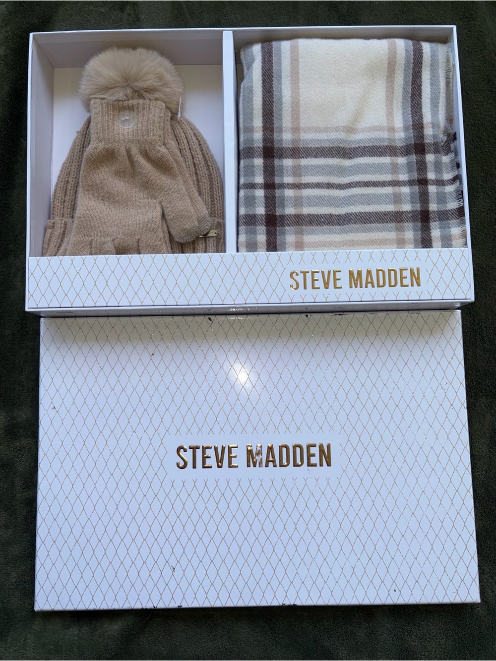 Steve Madden women's Beige Knit Hat & Scarf Gift Set